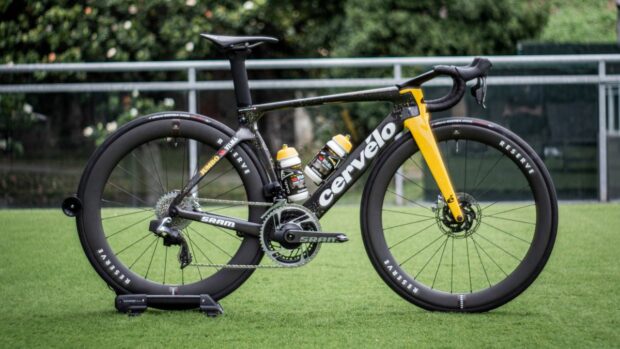 Jonas Vingegaard custom Cervelo s5