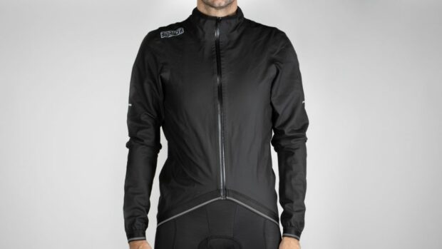 Alors que Gore-Tex change, les anciennes technologies comme la veste Bioracer Kaaiman ont-elles un bel avenir ?