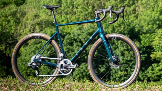 Revue Fara F/All-Road : Un vélo tout-terrain conçu pour tenir la distance