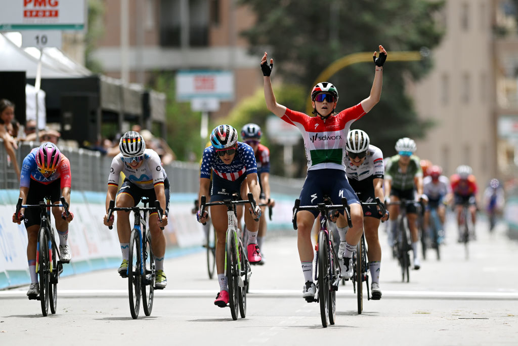 Blanka Vas (Team SD Worx) a remporté l'étape 8 du Giro d'Italia Donne devant Chloé Dygert (Canyon-SRAM) et Liane Lippert (Movistar Team)