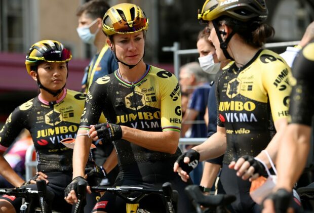 Tour de France: Marianne Vos before the stage with teammates