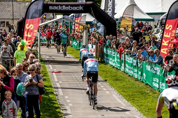 Le soutien des locaux aux coureurs est étonnant.