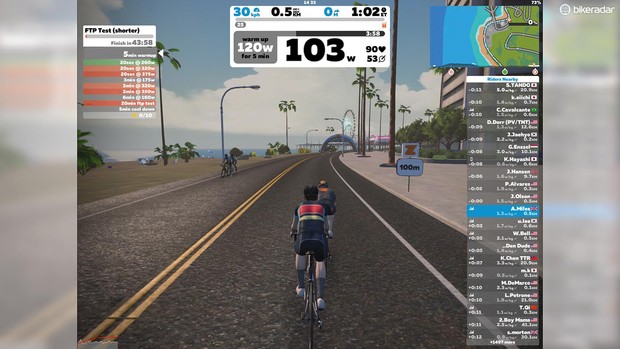 Le monde Zwift d'Adrian est plus pittoresque que la réalité...