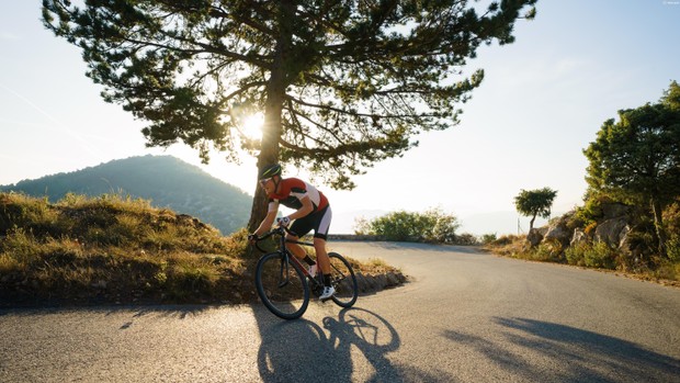 Montez la barre de votre entraînement cycliste en essayant l'un de ces entraînements hardcore