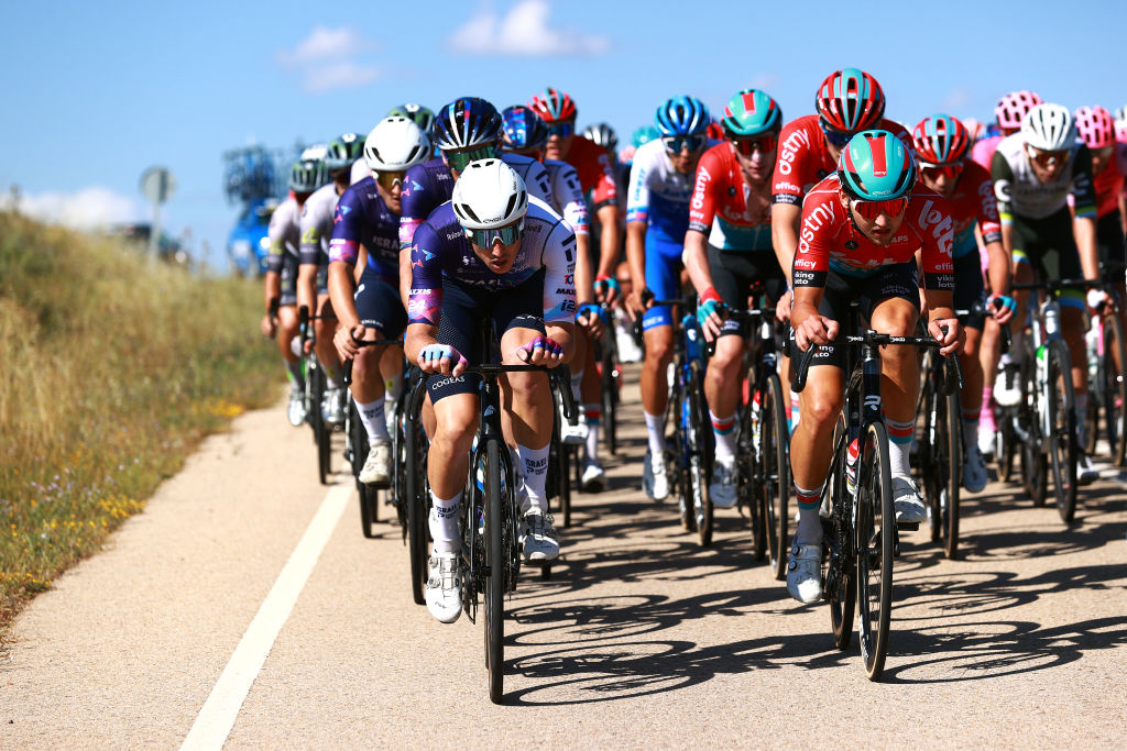 Nadav Raisberg de l'équipe de développement faisant partie de l'équipe Israel-Premier Tech WorldTour à la Vuelta a Castilla Y Leon en juillet