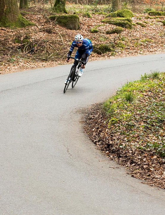 Garder un peu de poids sur l'avant rend la roue avant moins susceptible de glisser