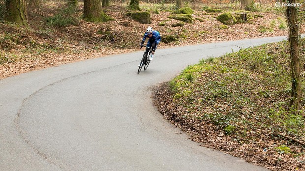 Garder un peu de poids sur l'avant rend la roue avant moins susceptible de glisser