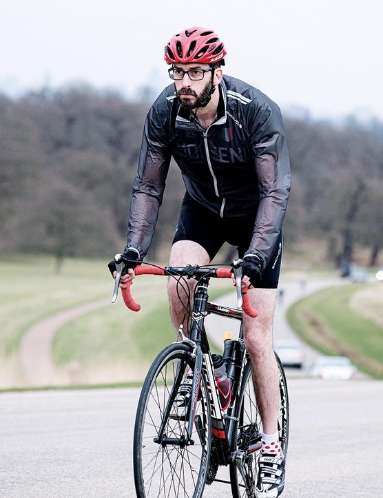 Hors de sa zone de confort d'escalade, Jamie quitte la selle