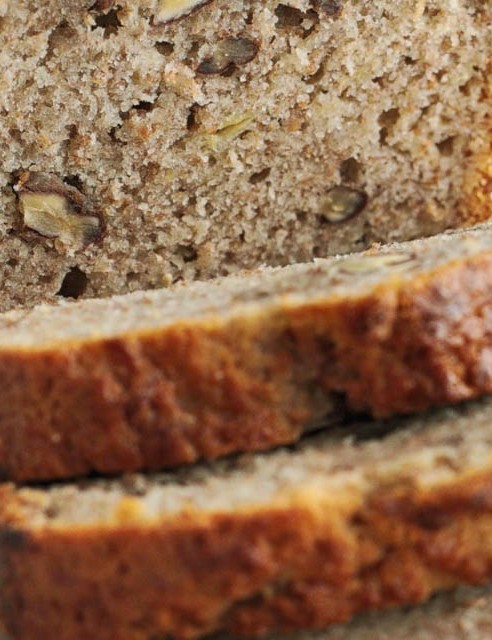 Ce pain de petit-déjeuner est un excellent moyen d'utiliser ces bananes qui ont perdu leur meilleur