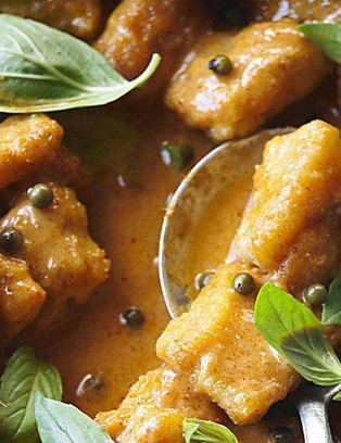 Ce curry d'inspiration thaïlandaise est copieux et chaleureux