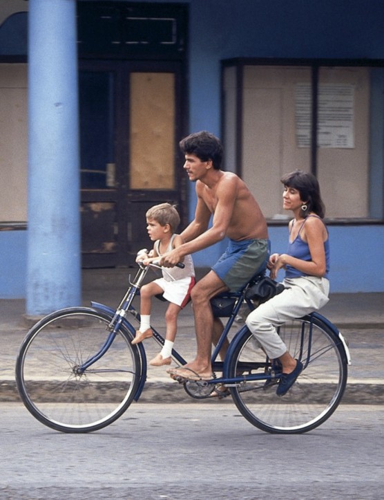 Les Thaïlandais en ont assez de ce genre de choses : pas de vélo sans chemise en Thaïlande