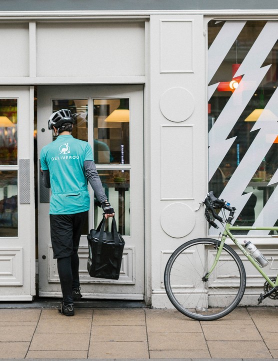 Une application indique aux passagers Deliveroo où récupérer et livrer