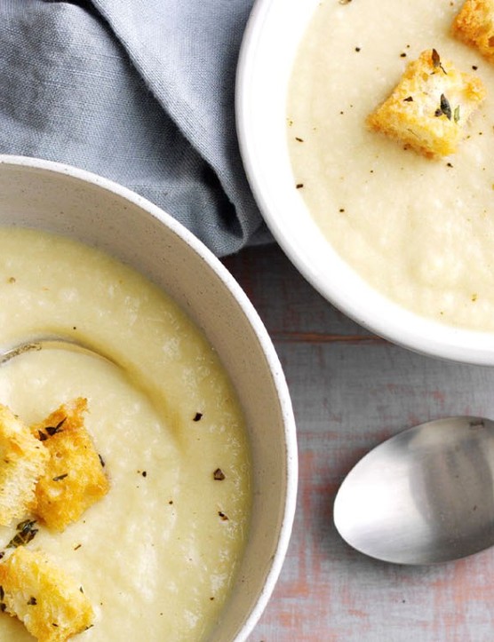 Emballage dans le fromage, cette soupe de chou-fleur est une nouvelle version d'un vieux plat classique