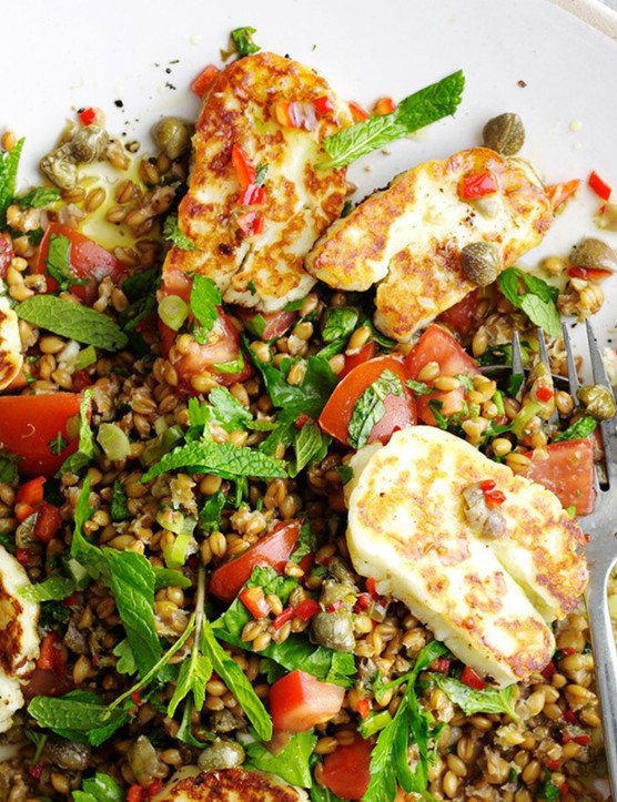 Cette salade halloumi fait également un excellent déjeuner