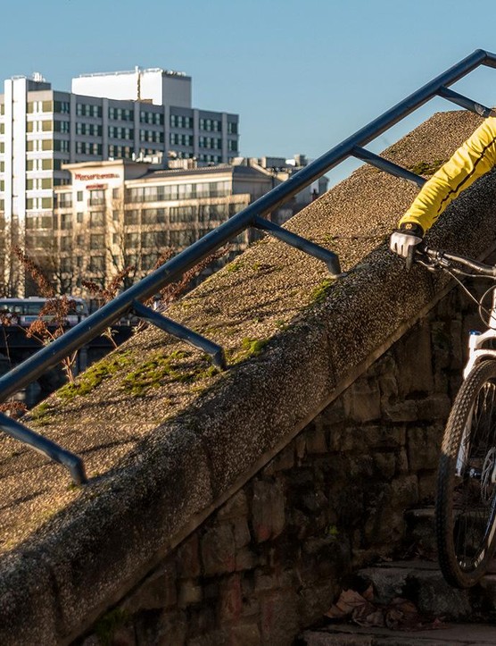 Faites comme Danny MacAskill et considérez votre itinéraire de trajet comme un parkour pour vélos !