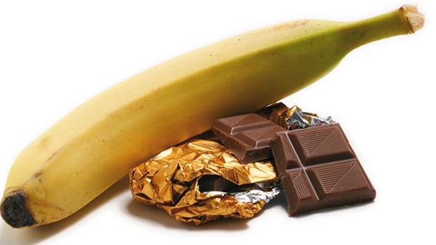 Bananes ou chocolat ?  Le premier est une bonne option GI moyenne