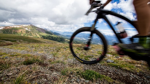 Envie de planer dans les Rocheuses du Colorado ?  C'est légal maintenant, tu sais