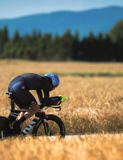 Les premiers contre-la-montre britanniques ont enfilé des vêtements noirs et se sont lancés sur des itinéraires secrets, donnant le coup d'envoi à une culture cycliste