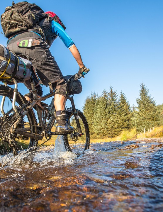 Il existe de nombreuses entreprises produisant du matériel et des produits pour vous permettre de ranger du matériel sur votre vélo.