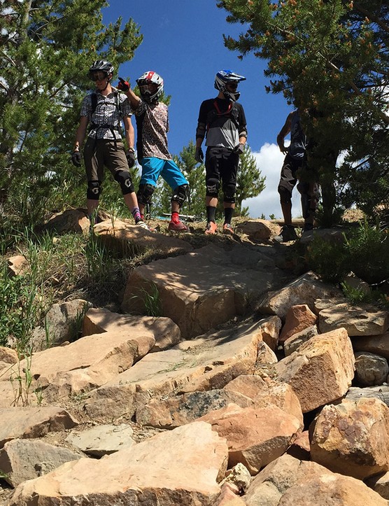 Vous retrouvez-vous perpétuellement interpellé par le même type de fonctionnalité lors de vos sorties trail habituelles ?  Rouler dans un parc à vélos vous donne la possibilité de parcourir facilement la même section encore et encore sans le stress de devoir remonter à nouveau