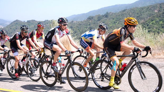 Chris Baldwin (photo au centre du Tour de Californie 2013) explique comment améliorer votre descente