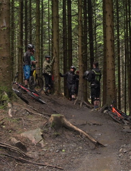 Les entraîneurs utilisent l'analyse vidéo pour affiner la technique d'un coureur