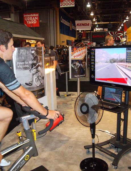 Les entraîneurs d'intérieur de réalité virtuelle ne sont qu'une des avancées récentes de la haute technologie sur la scène du cyclisme