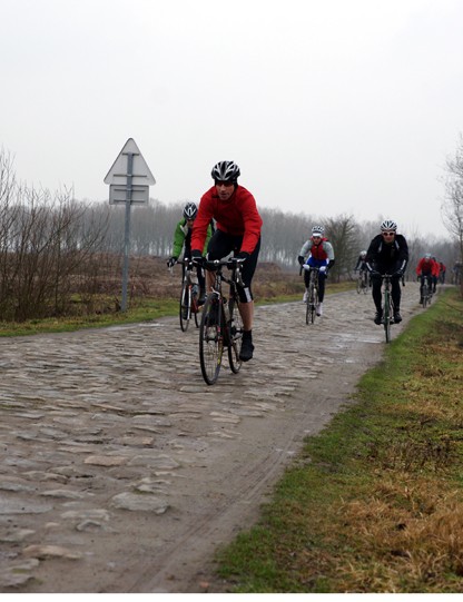 Chaque coureur avait sa propre méthode pour négocier les pavés