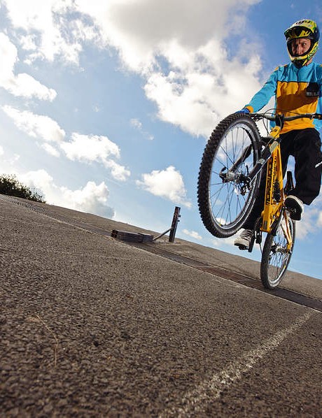 Les départs à la porte sont un excellent moyen de travailler sur la vitesse et la puissance - la plupart des clubs ont une session régulière adaptée au VTT