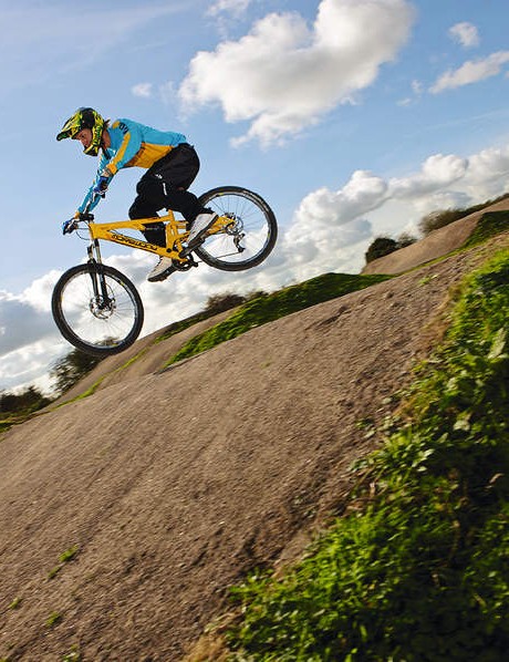 Sachez que le saut sur piste de BMX peut être assez addictif !