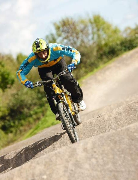 Le pompage des sauts de BMX est un excellent entraînement pour vos bras et le haut du corps