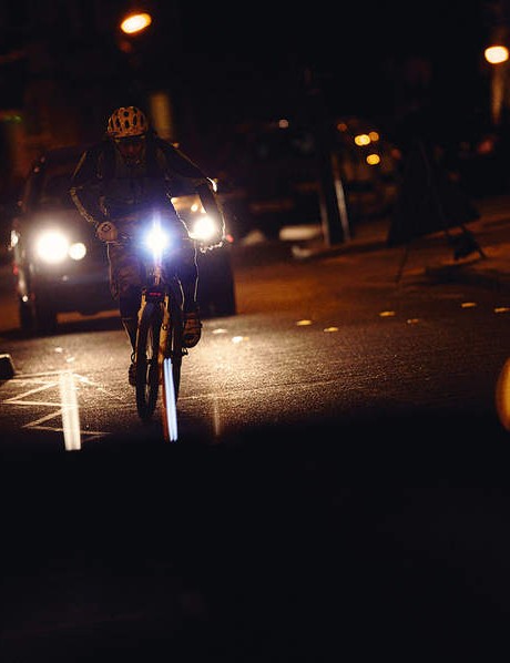 Les soirées sombres ne doivent pas vous empêcher de sortir sur votre vélo