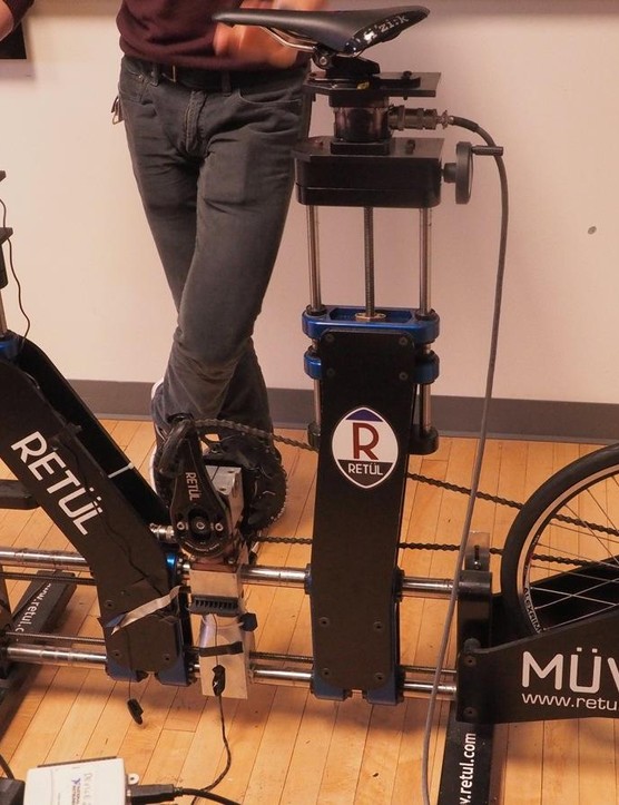 Fizik et l'Université du Colorado Locomotion Lab ont créé un vélo Retül instrumenté pour mesurer les forces au niveau de la selle, du boîtier de pédalier et du guidon