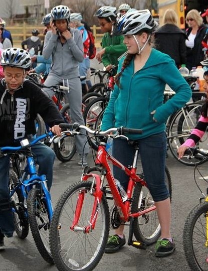 Faire du vélo est un bon moyen de se faire des amis, n'est-ce pas ?