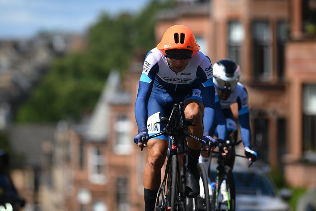 Amir Arslan Ansari d'Afghanistan, Kiya Rogora d'Éthiopie, Ahmad Badreddin Wais de Syrie et l'équipe Centre mondial du cyclisme UCI