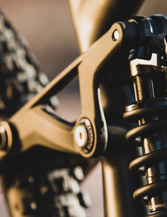 Rockshox pense que ses nouveaux amortisseurs Super Deluxe Coil devraient être sur votre vélo de trail