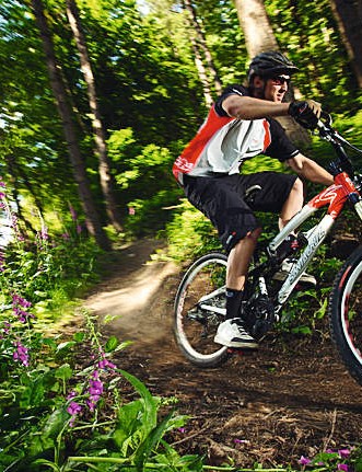 Si votre corps reste en équilibre sur le vélo, vous aurez une bien meilleure adhérence