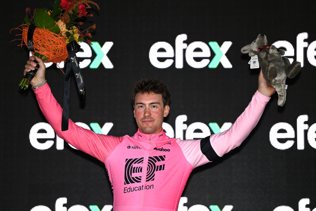 Alberto Bettiol a célébré une victoire lors du prologue du Tour Down Under en janvier