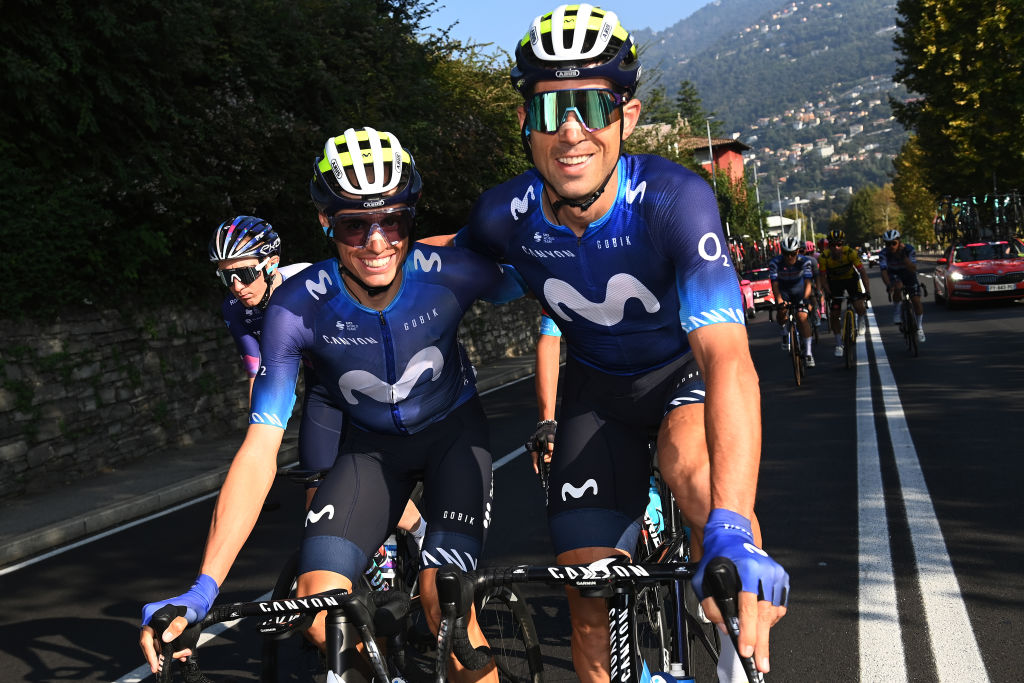 Imanol Erviti roule avec son coéquipier Enric Mas lors de sa dernière course, Il Lombardia