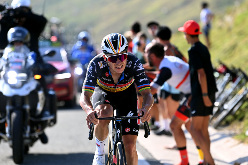 Remco Evenepoel va loin pour s'imposer seul à Larra-Belagua