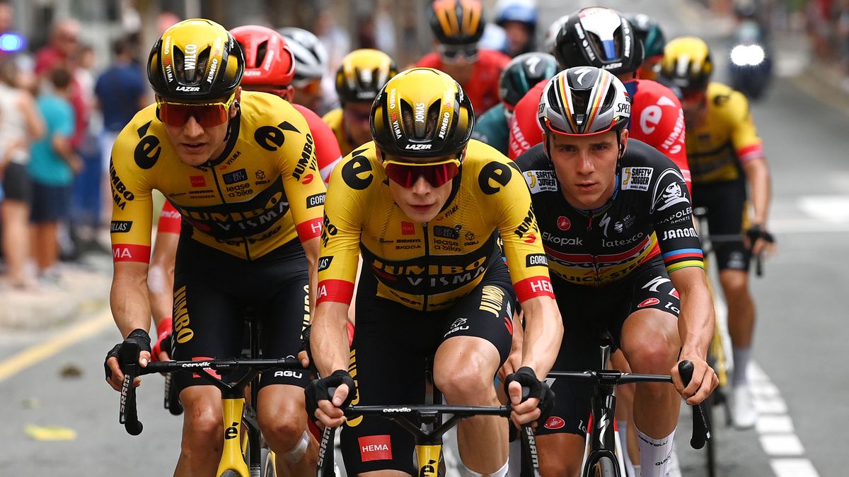 CARAVACA DE LA CRUZ SPAIN SEPTEMBER 03 LR Wilco Kelderman of The Netherlands Jonas Vingegaard of Denmark and Team JumboVisma and Remco Evenepoel of Belgium and Team Soudal Quick Step compete in the breakaway during the 78th Tour of Spain 2023 Stage 9 a 1845 stage from Cartagena to Collado de la Cruz de Caravaca 1089m UCIWT on September 03 2023 in Collado de la Cruz de Caravaca Spain Photo by Alexander HassensteinGetty Images