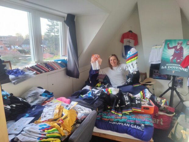 Annemiek van Vleuten shows of her 2023 attic auction