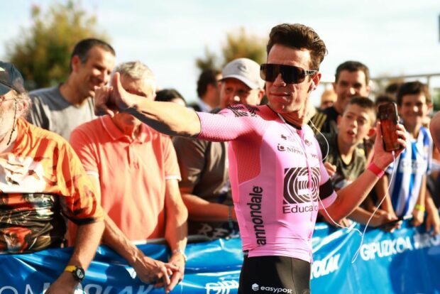 Rigoberto Uran takes a selfie at the Clasica San Sebastian