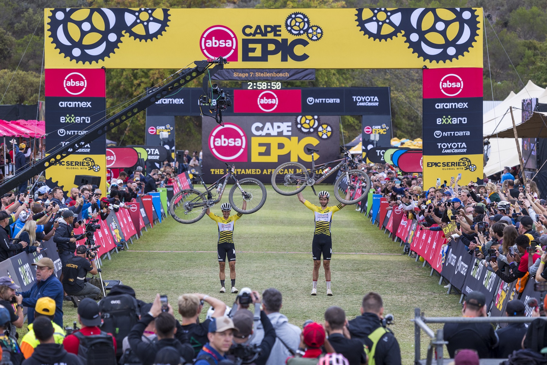 Coureurs lors de l'étape 7 de la course par étapes Absa Cape Epic Mountain Bike 2024 de Stellenbosch à Stellenbosch, Afrique du Sud, le 24 mars 2024. Photo de Sam Clark/Cape Epic