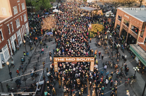 Mass start of the 2024 Mid South 100-mile gravel race