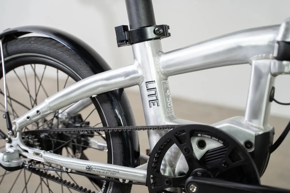 Entraînement par courroie Gates Carbon sur le vélo électrique pliant Volt Lite