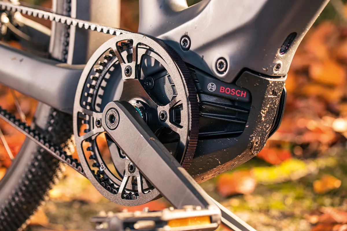 Le vélo électrique Canyon Precede ON CF 9 est équipé du moteur Bosch Performance Line CX (Gen 4)