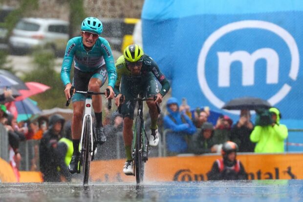 Giulio Pellizzari, 20 ans, célèbre Cima Coppi, les cadeaux de Pogacar et une deuxième place lors de ses débuts sur le Giro d'Italia