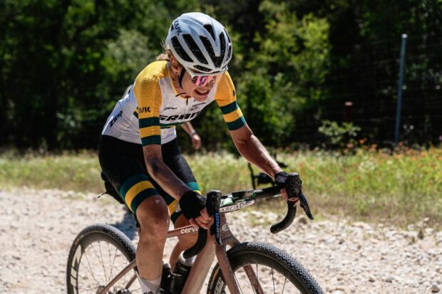 Justine Barrow et Julien Gagné pilotent le poulailler pour remporter la victoire à Gravel Locos