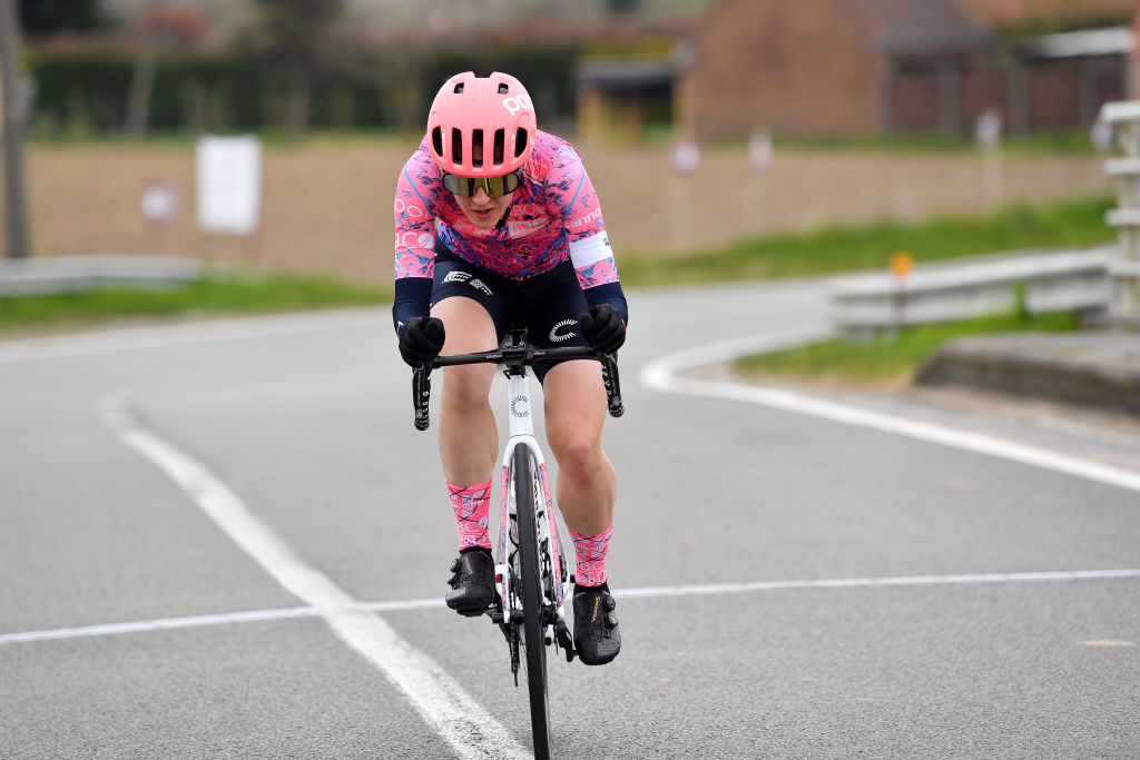 WAREGEM BELGIQUE 30 MARS Elizabeth Banks du Royaume-Uni et Team EF Education Tibco Svb participe à la 10e Dwars door Vlaanderen 2022 Womens Elite, une course d'une journée de 120 km de Waregem à Waregem DDV22 DDVwomen le 30 mars 2022 à Waregem Belgique Photo de Luc ClaessenGetty Images